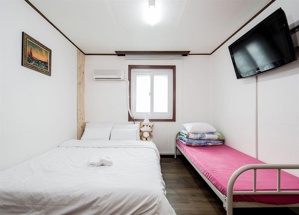 Apple Backpackers Hostel Сеул Екстериор снимка