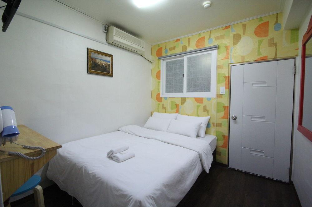 Apple Backpackers Hostel Сеул Екстериор снимка
