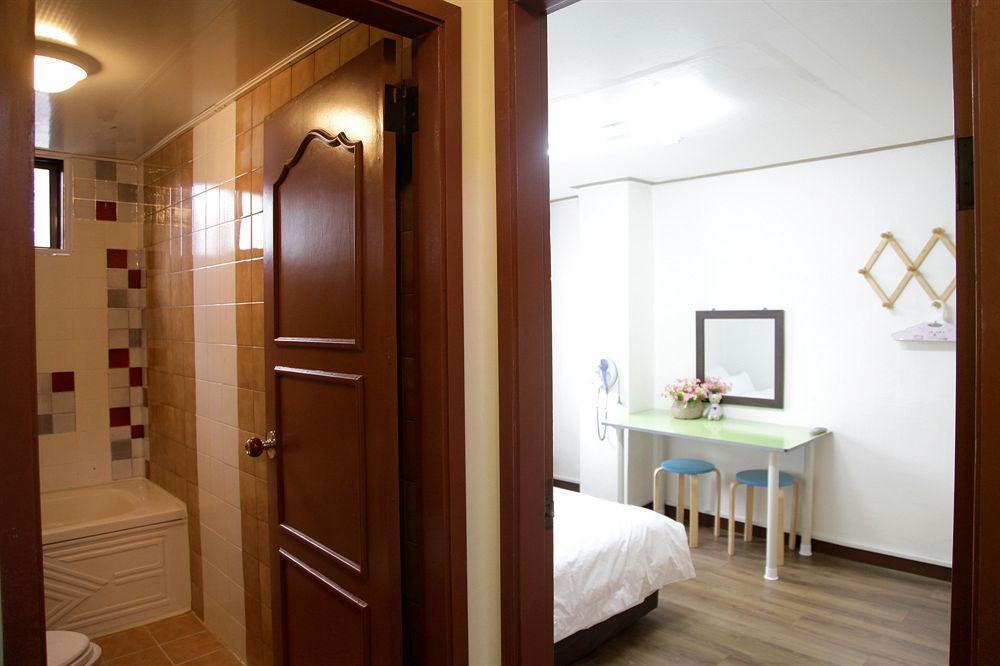 Apple Backpackers Hostel Сеул Екстериор снимка