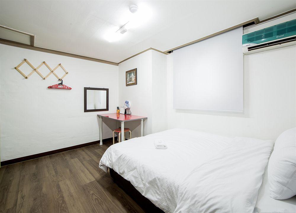 Apple Backpackers Hostel Сеул Екстериор снимка