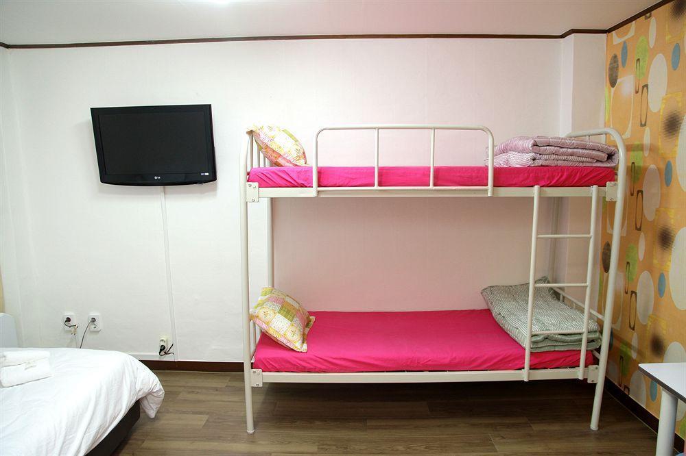 Apple Backpackers Hostel Сеул Екстериор снимка